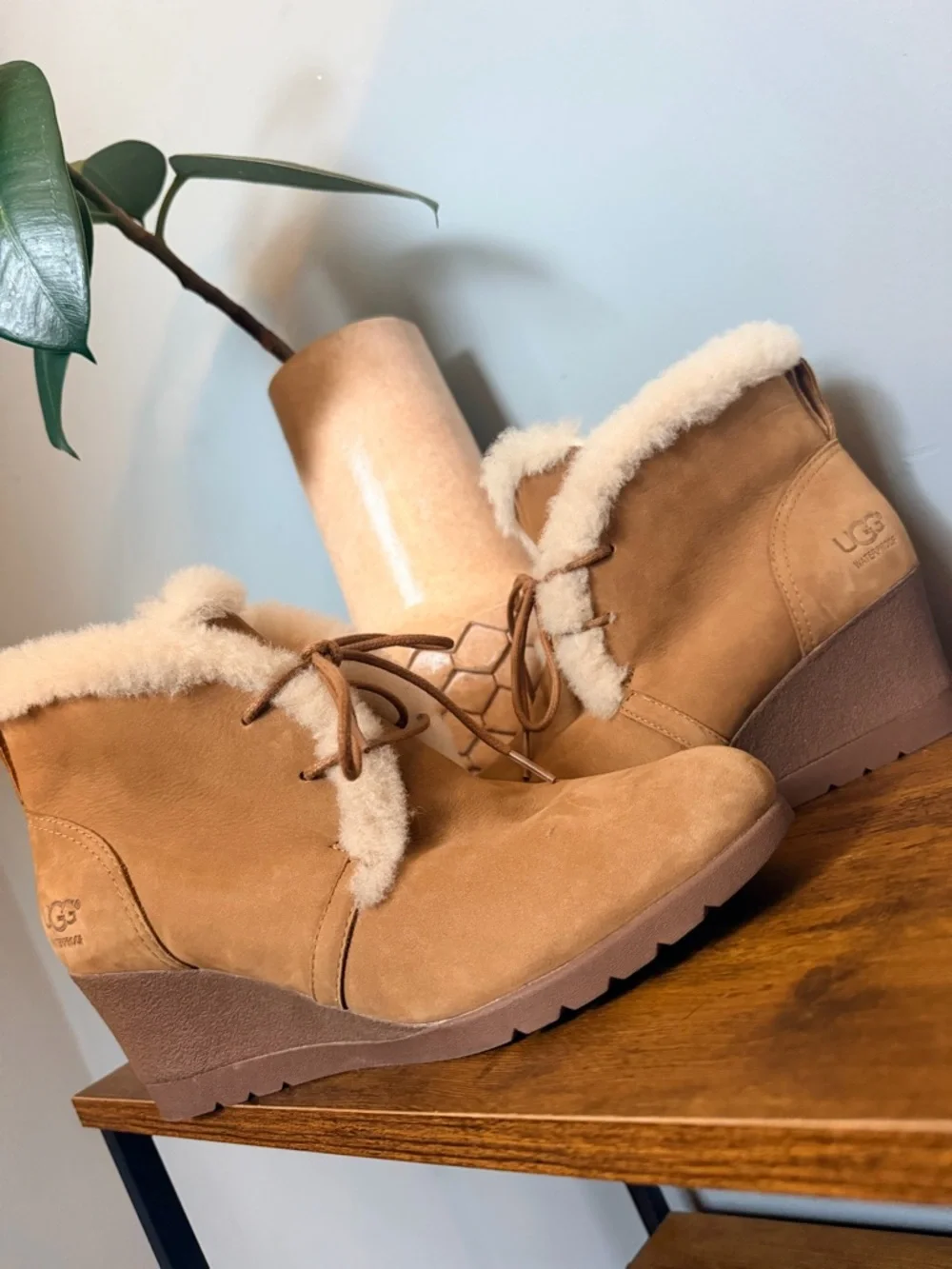 UGG Jeovana Waterproof Wedge Ankle Boots | Chestnut Sheepskin | Size 9